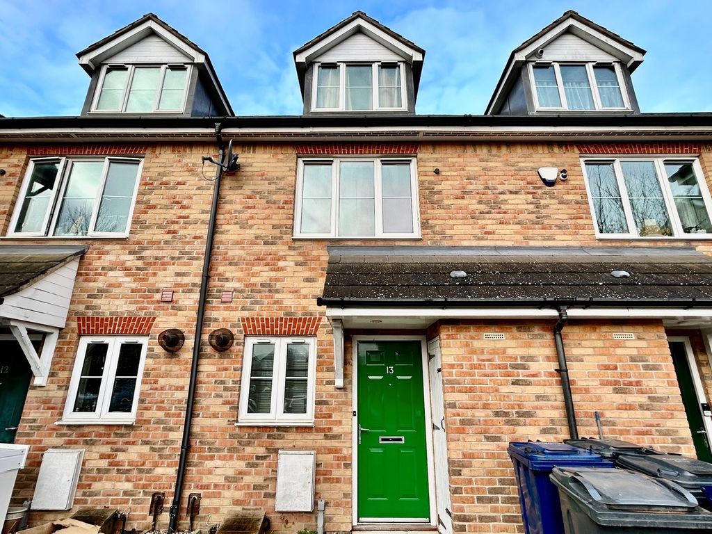 3 bed property to rent in Doris Ashby Close, Perivale, Greenford UB6