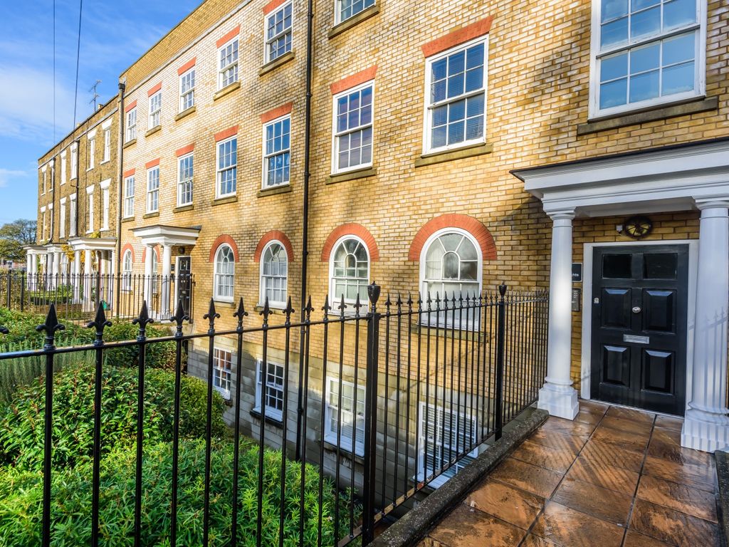 2 bed flat for sale in New Road, Rochester ME1 Zoopla