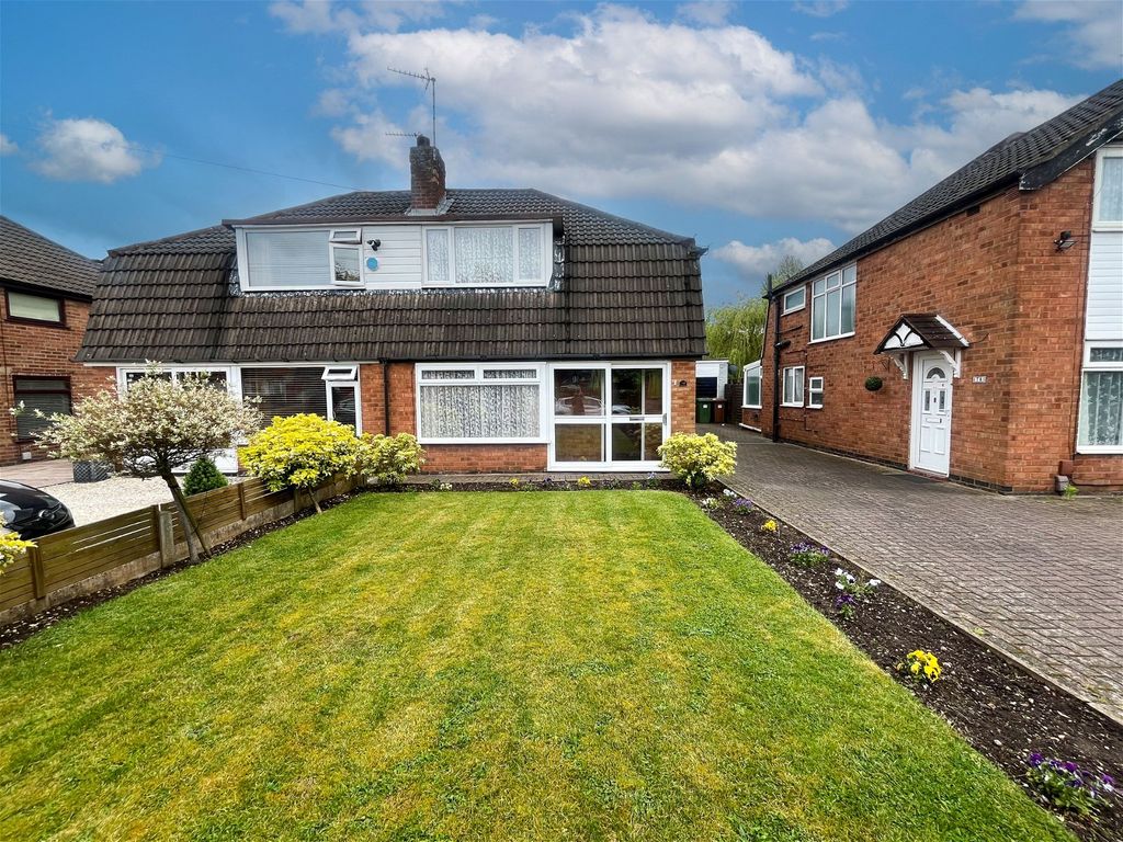 3 bed semidetached house for sale in Fallowfield Road, Solihull B92, £