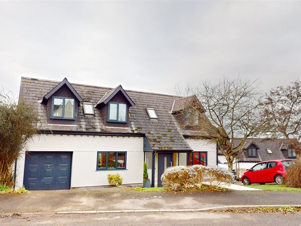 5 bed detached house for sale in Hillside Drive, Cowbridge CF71, £