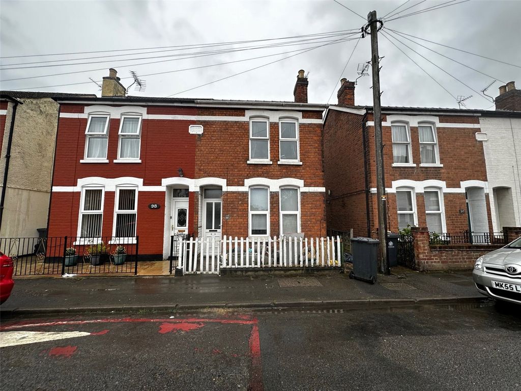 3 bed semidetached house for sale in Alfred Street, Gloucester