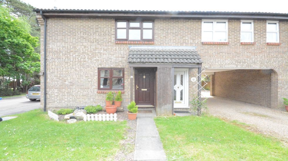 1 bed semidetached house to rent in Hythe Close, Bracknell RG12, £950