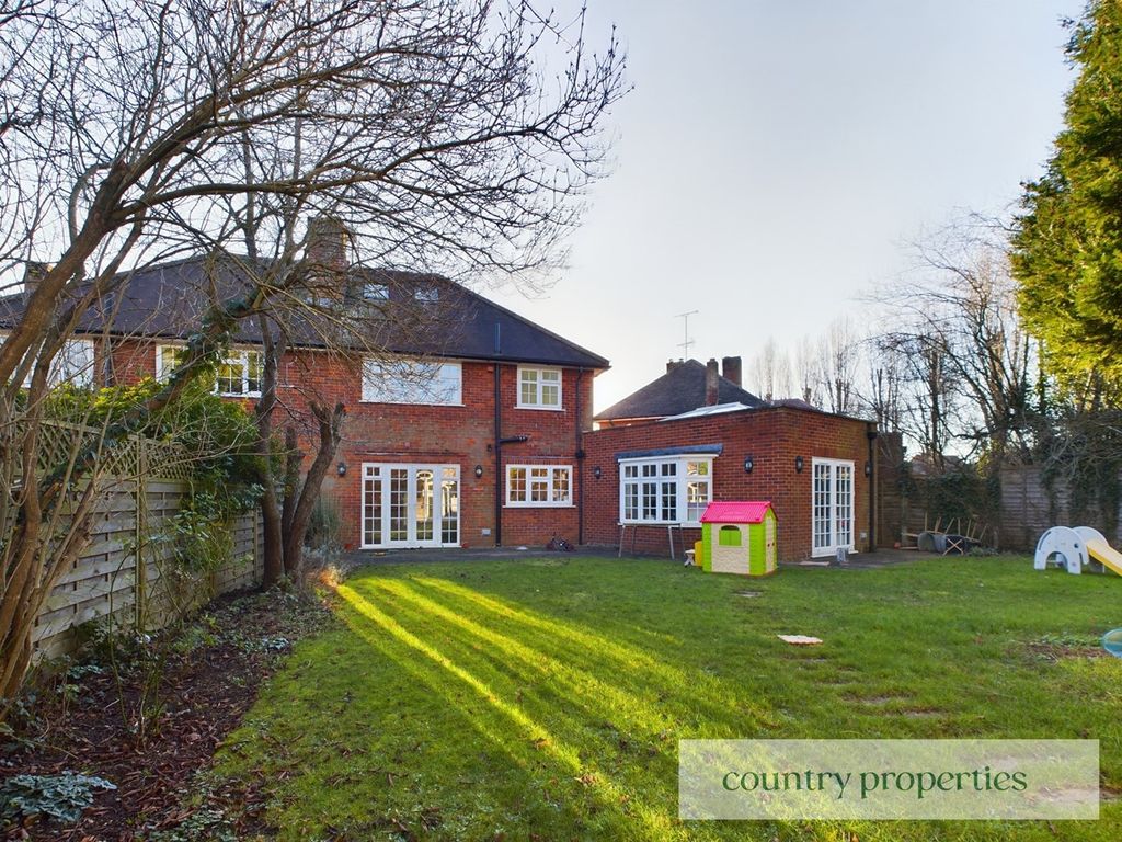 4 bed semidetached house for sale in Fordwich Road, Welwyn Garden City