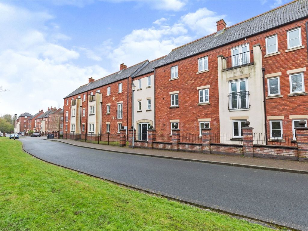 3 bed flat for sale in Danvers Way, Fulwood, Preston, Lancashire PR2, £