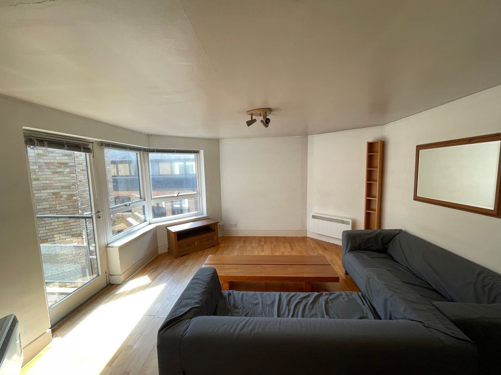 2 bed flat to rent in Wapping High Street, Wapping, London E1W, £2,400