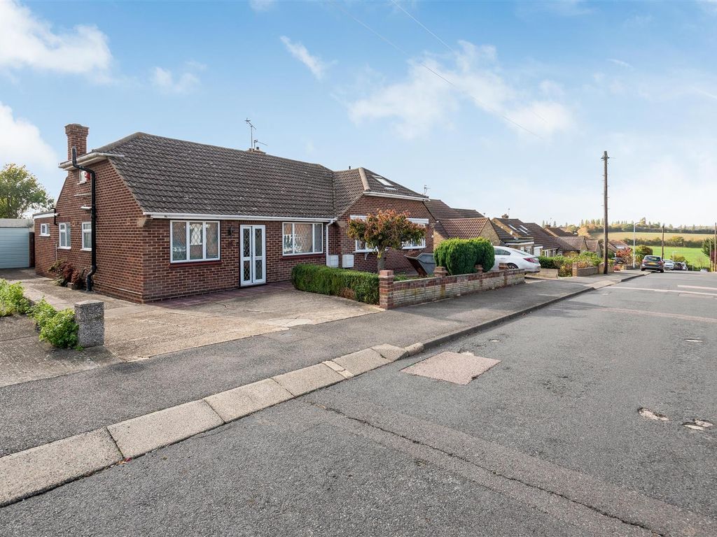 3 bed property for sale in Fairview Road, Istead Rise, Gravesend DA13