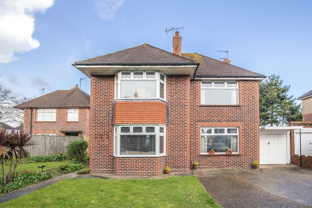 4 bed terraced house for sale in Terringes Avenue, Worthing BN13, £