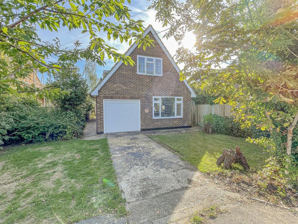 3 bed property for sale in Branksome Avenue, Hockley SS5 Zoopla