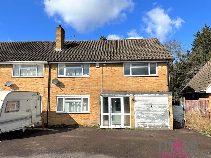 4 bed semidetached house for sale in Sussex Gardens, Hucclecote GL3