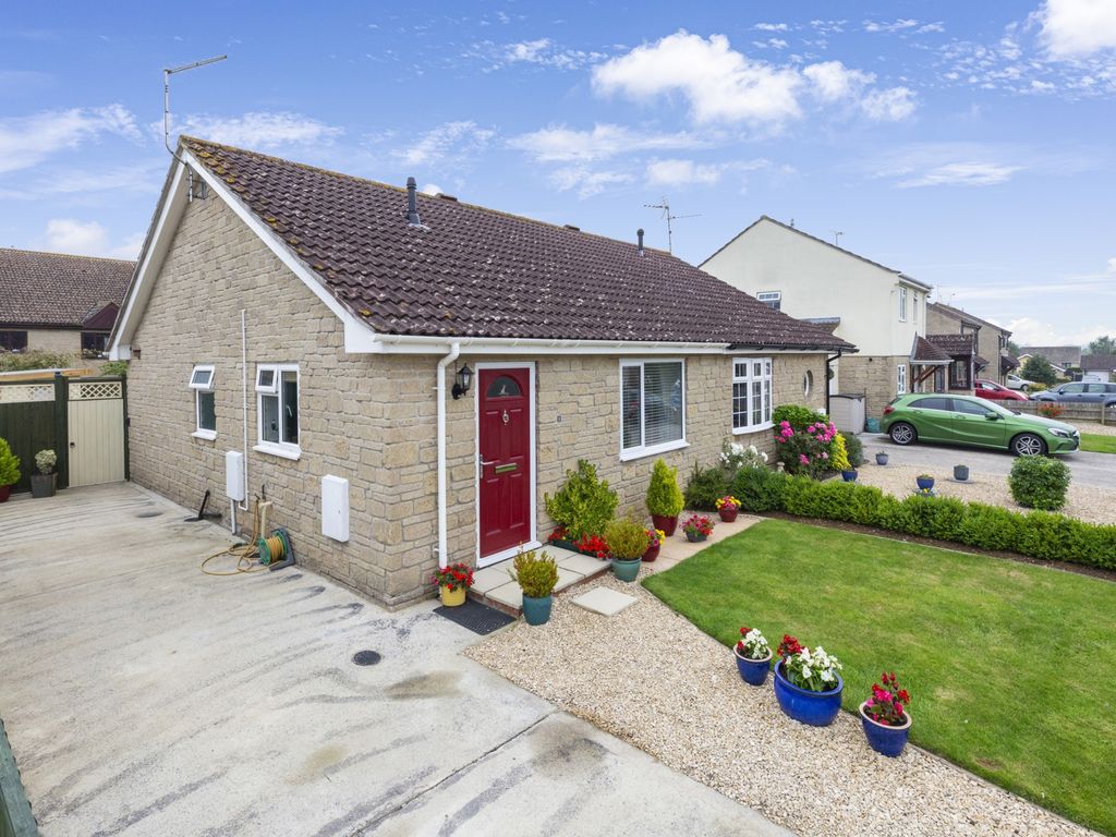2 bed bungalow for sale in Sutton Grange, Yeovil BA21, £250,000 Zoopla