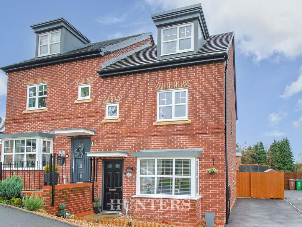 3 bed property for sale in Duke Of Lancs Close, Middleton, Manchester