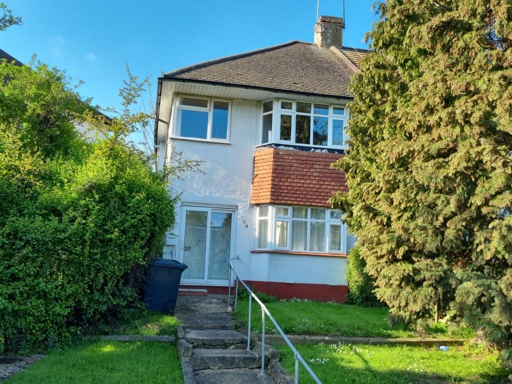 3 bed end terrace house for sale in Osidge Lane, Southgate N14, £