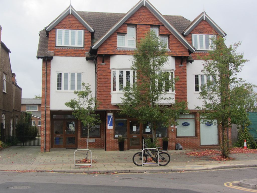 2 bed flat to rent in Station Approach, West Byfleet KT14 Zoopla