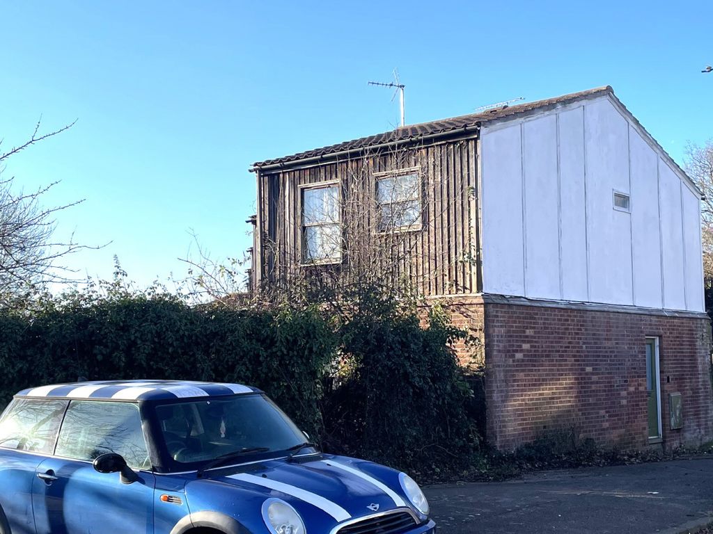 3 bed end terrace house for sale in Daltons Fen, Pitsea, Basildon SS13