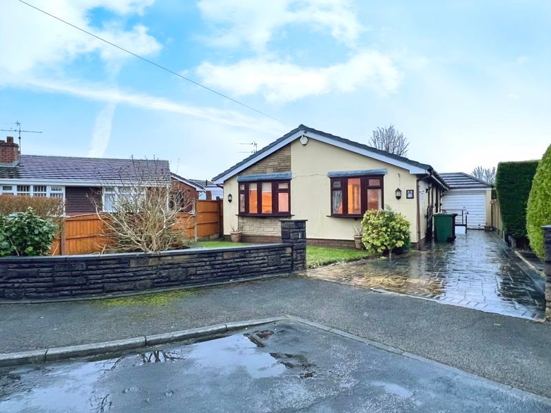 4 bed detached bungalow for sale in Highbridge Close, Bolton BL2, £