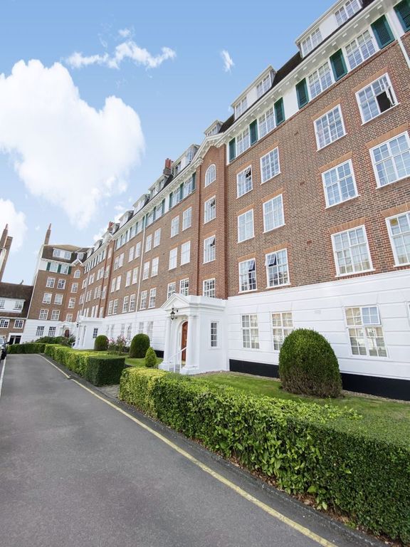 3 bed flat to rent in Richmond Hill Court, Richmond TW10, £2,995 pcm