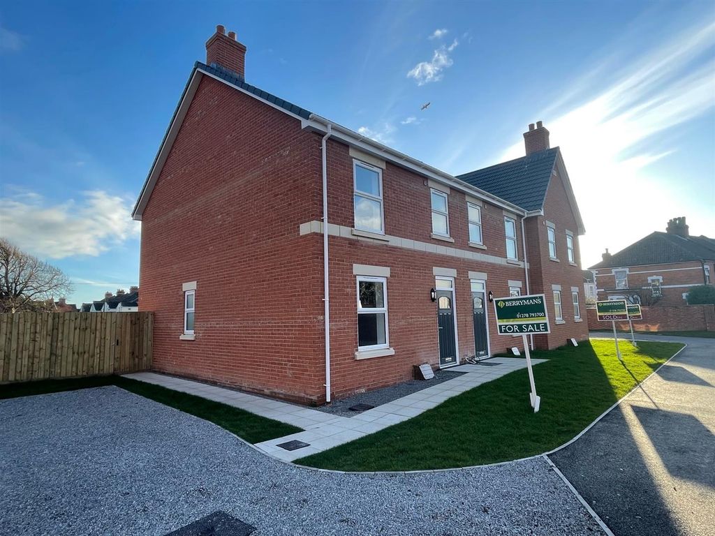 3 bed end terrace house for sale in Oxford Street, BurnhamOnSea TA8