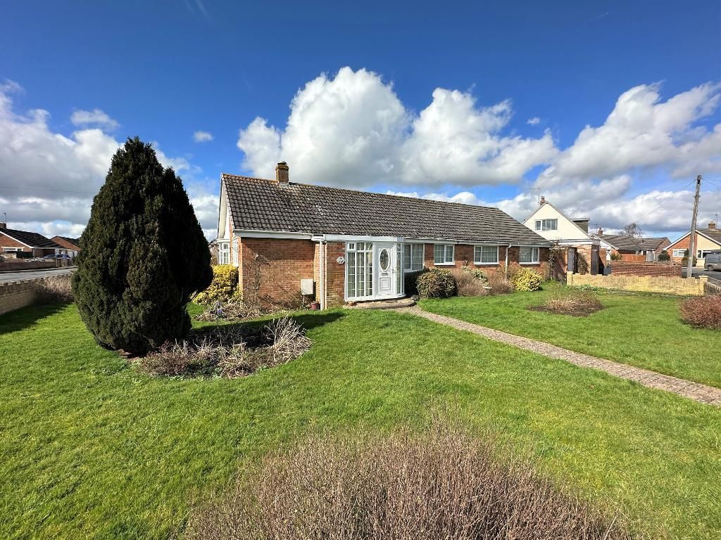 4 bed bungalow for sale in Trent Crescent, Melksham, Wiltshire SN12