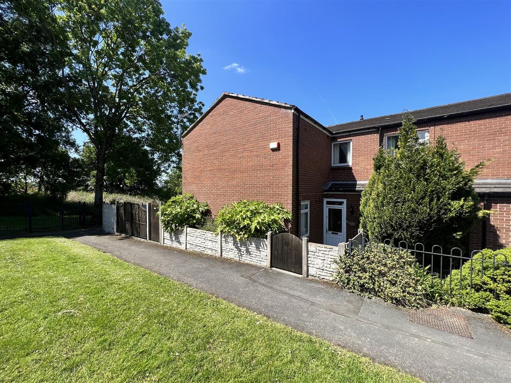 4 bed mews house for sale in Tipperary Street, Carrbrook, Stalybridge