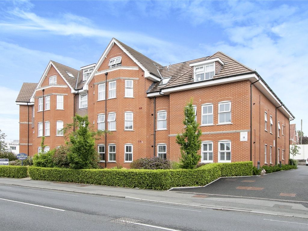2 bed flat for sale in Bournemouth Road, Poole BH14, £260,000 Zoopla