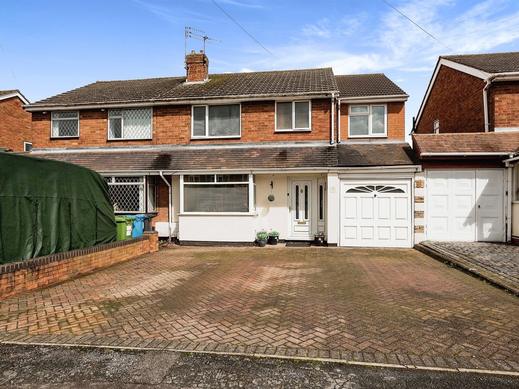 4 bed semidetached house for sale in Coppice Close, Cheslyn Hay