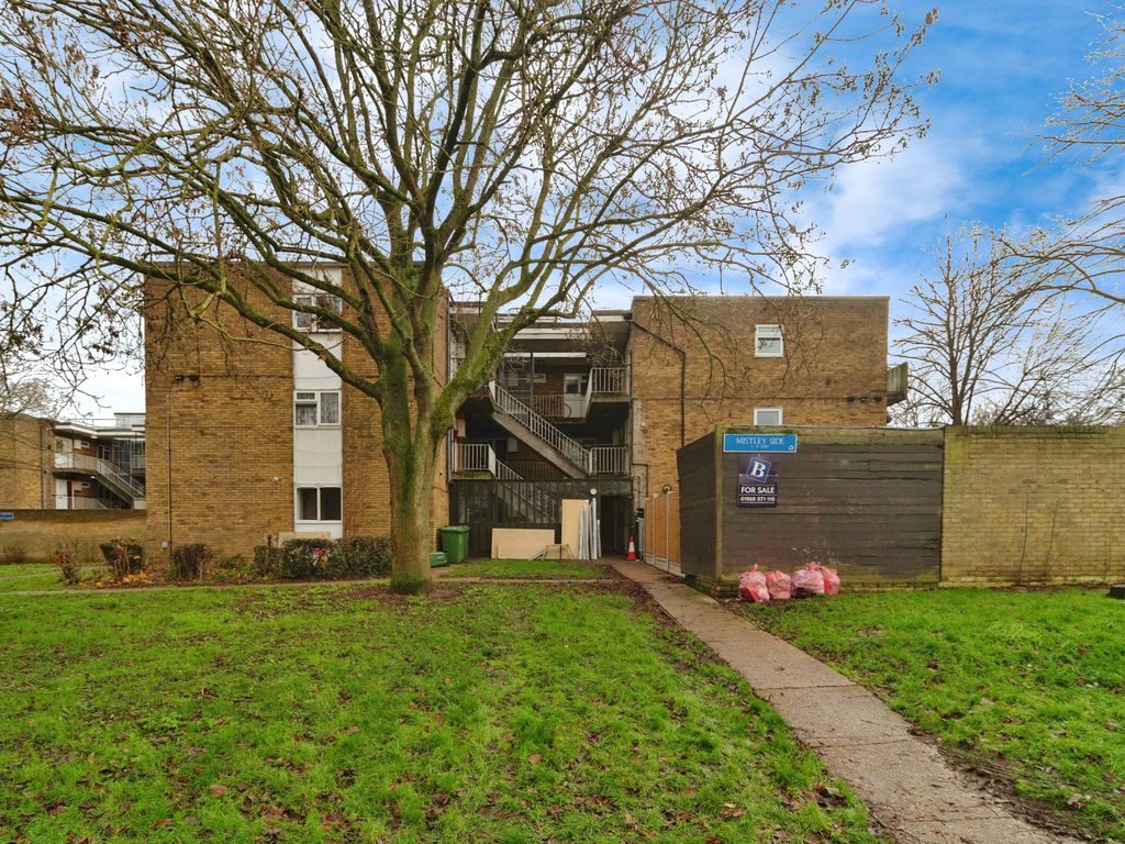 2 bed flat for sale in Mistley Side, Basildon, Essex SS16, £200,000