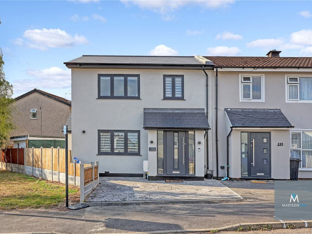 3 bed semidetached house for sale in Burrow Road, Chigwell IG7, £