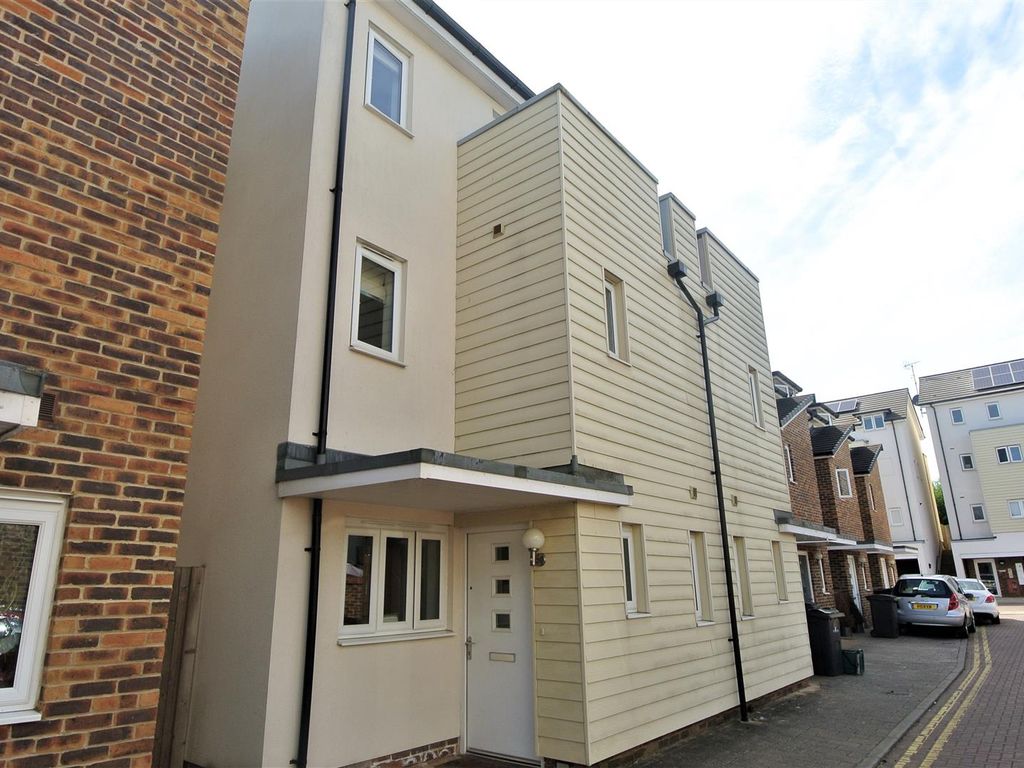 4 bed semidetached house to rent in Pyle Close, Addlestone KT15 Zoopla