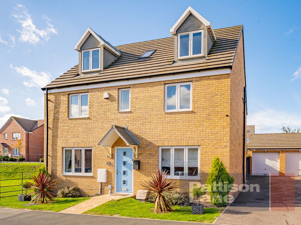 5 bed detached house for sale in Green Crescent, Desborough, Kettering