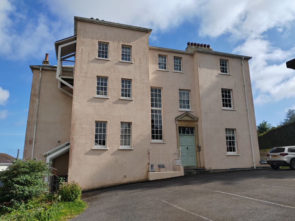 2 bed flat to rent in Clappentail Lane, Lyme Regis, Dorset DT7, £925