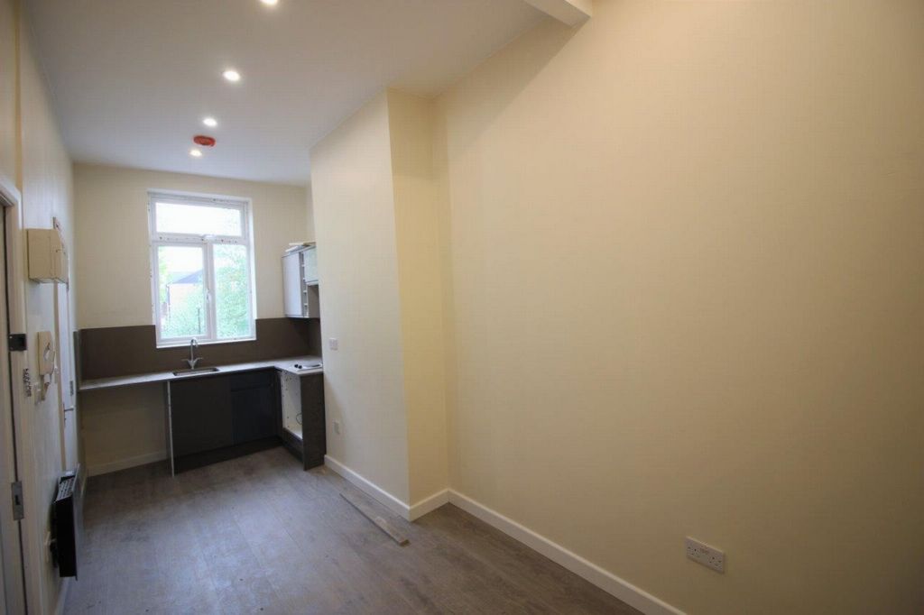 Studio to rent in High Street, South Norwood SE25, £875 pcm Zoopla