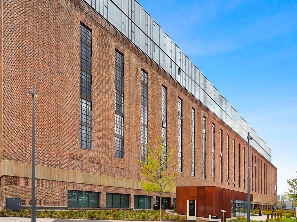 Circus Road East, London SW11