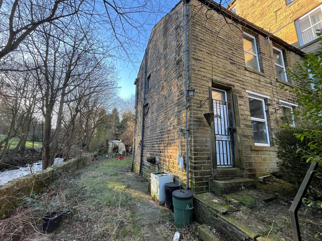 3 Bed Cottage For Sale In Woodhead Road Holmbridge Holmfirth Hd9 £