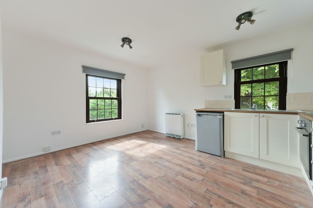 1 bed flat to rent in High Street Colliers Wood, Colliers Wood, London