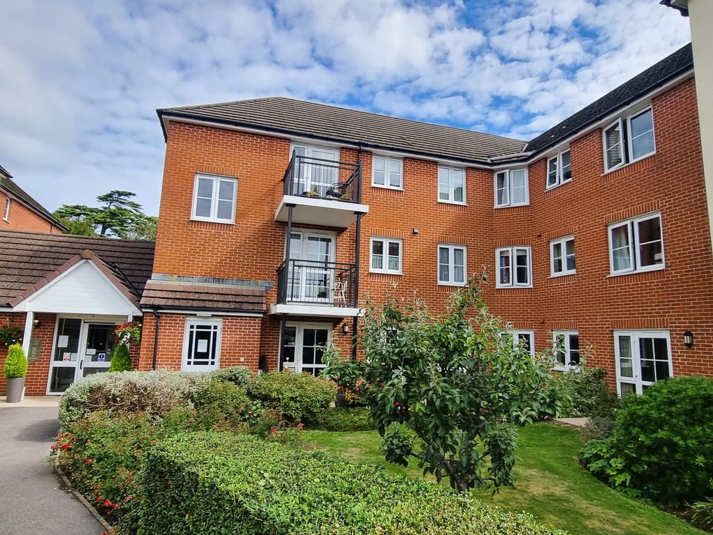 1 bed flat for sale in Havant Road, Cosham, Portsmouth PO6, £155,000