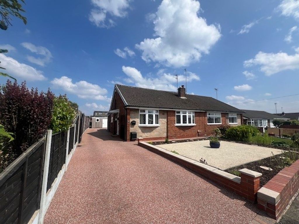 2 bed semidetached bungalow for sale in Hutton Avenue, Worsley M28, £285,000 Zoopla