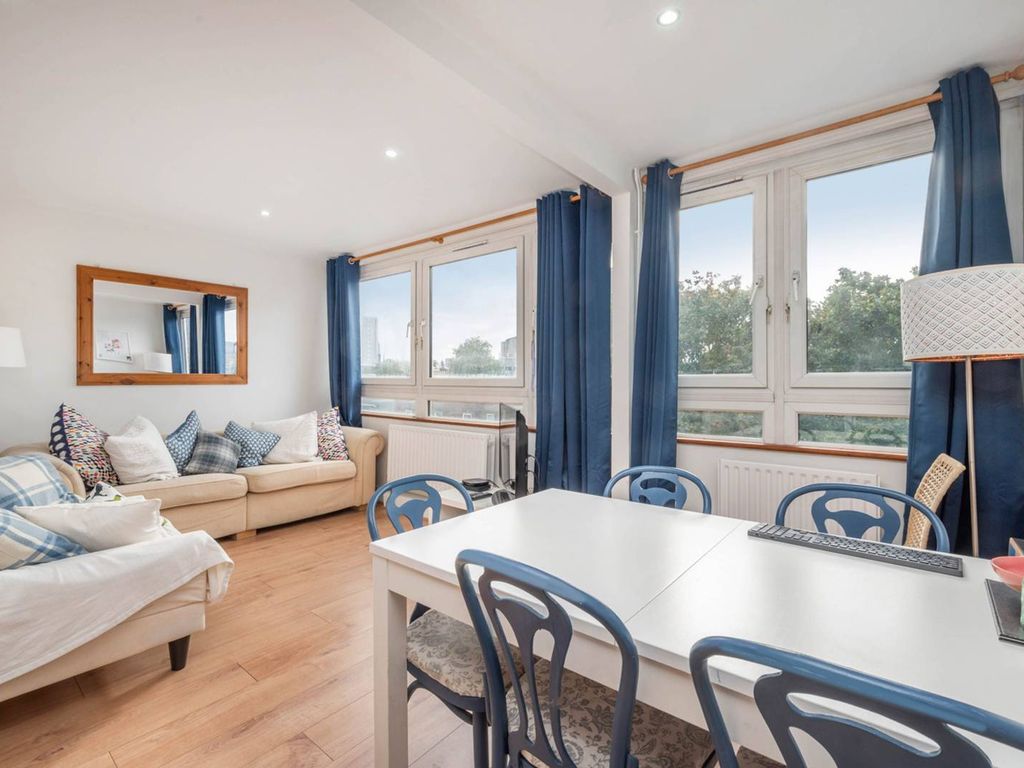 4 bed for sale in Graham Street, Angel, London N1, £490,000