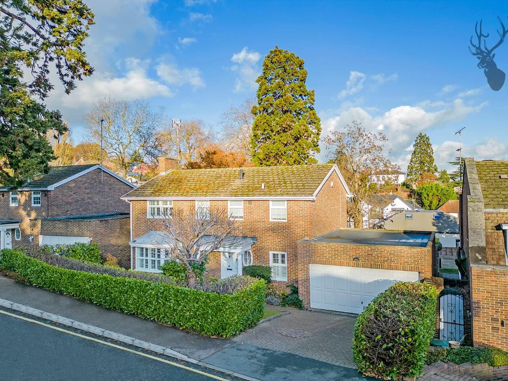 4 bed detached house for sale in Hazelwood, Loughton IG10, £1,000,000
