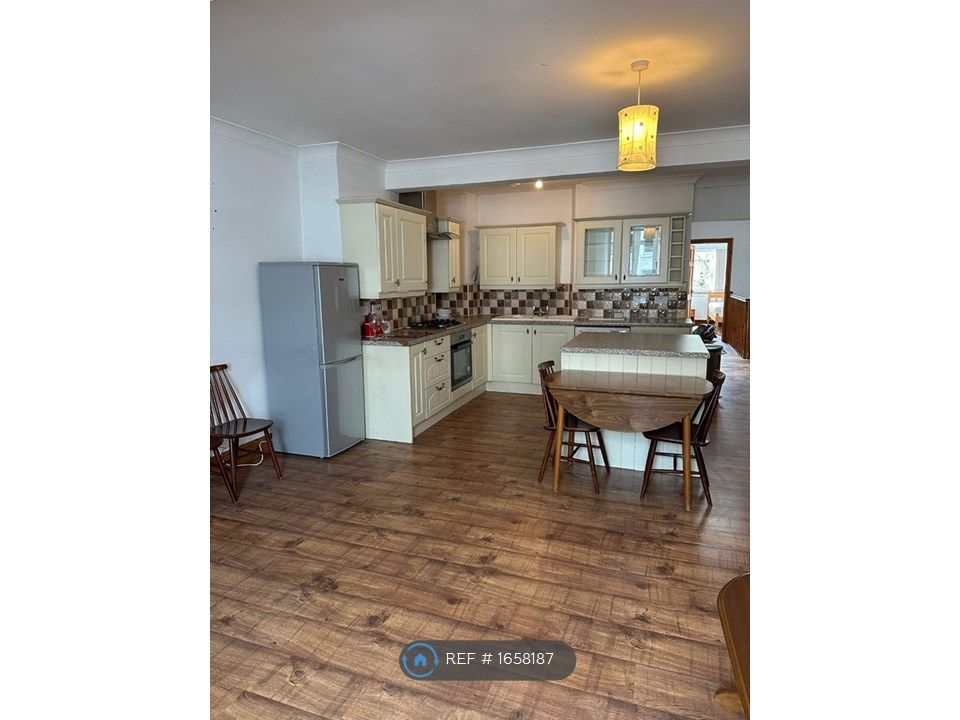 3 bed terraced house to rent in Port Tennant Road, Port Tennant