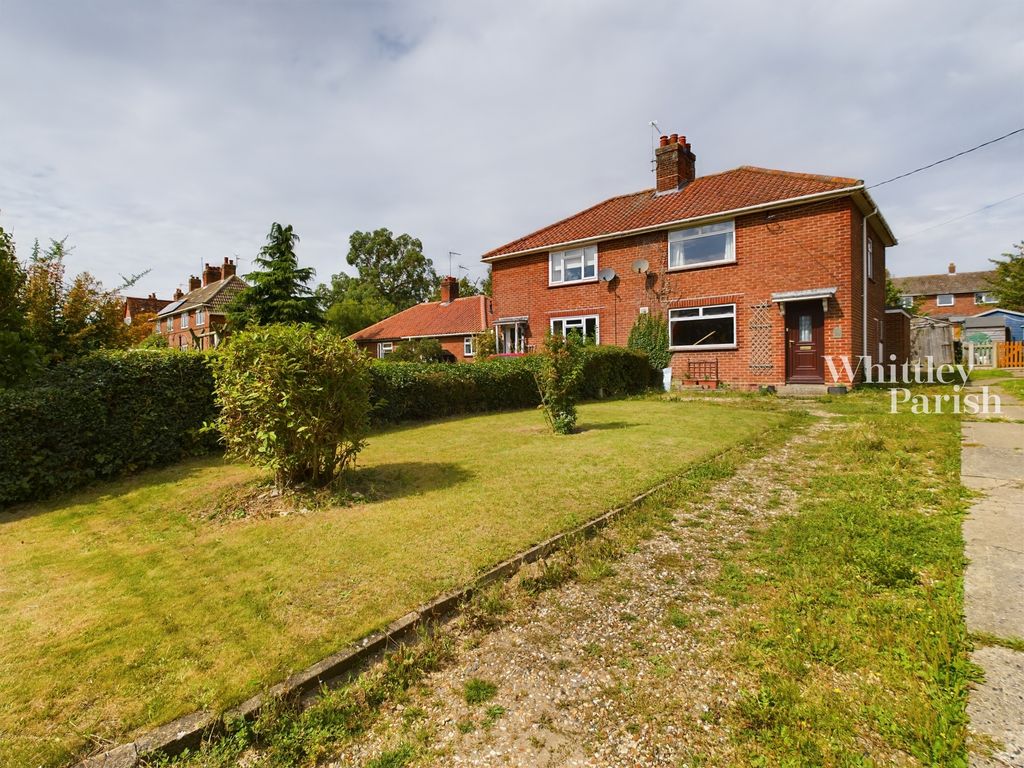 3 bed semidetached house for sale in Scole Road, Brockdish, Diss IP21