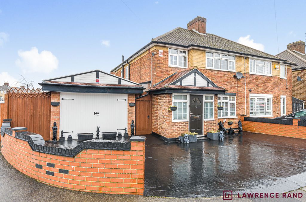 3 bed semidetached house for sale in Woodlands Avenue, Ruislip, Middlesex HA4 Zoopla