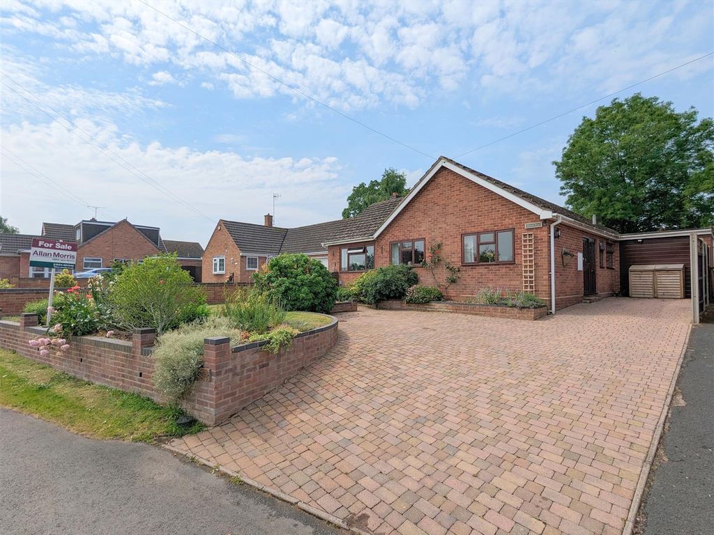 3 bed detached bungalow for sale in Naunton, UptonUponSevern