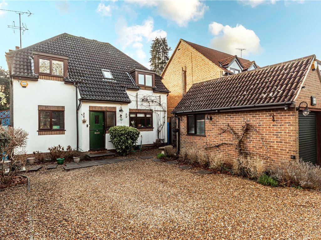4 bed detached house for sale in Westwick Row, Hemel Hempstead