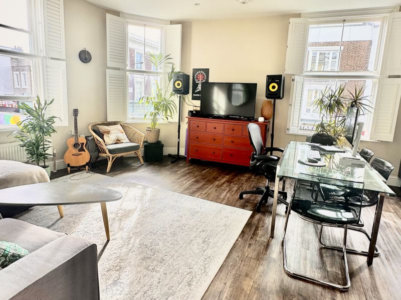 2 bed shared to rent in Portobello Road, London W11, £