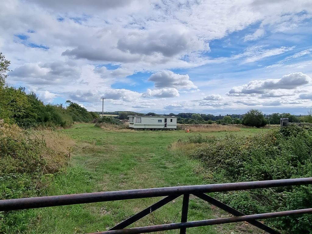 Land for sale in Wheatfield, Thame OX9, £8,300 Zoopla