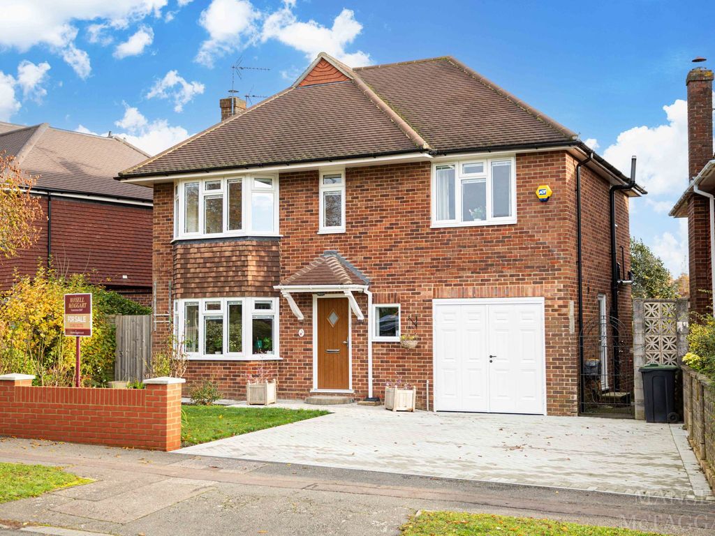 4 bed detached house for sale in Blount Avenue, East Grinstead RH19, £