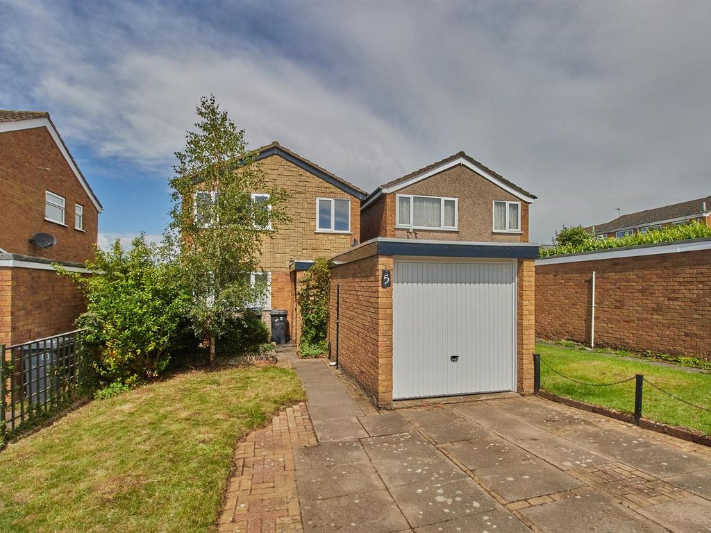 3 bed detached house to rent in Angus Road, Barwell, Leicester LE9, £