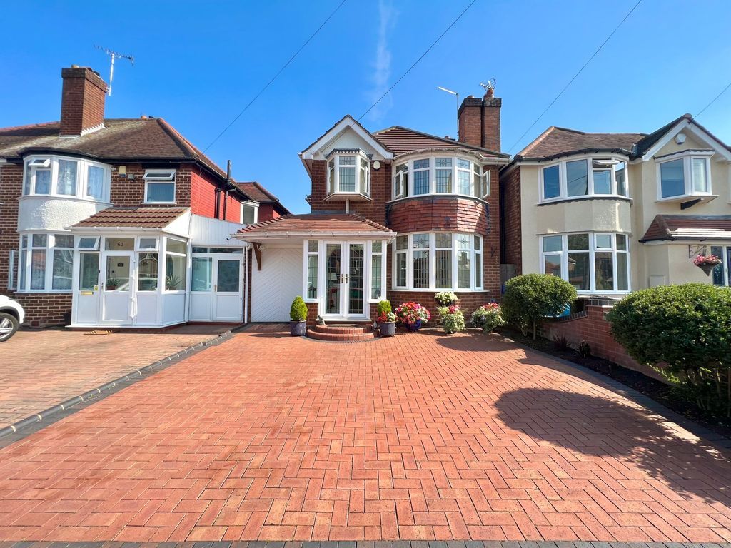 4 bed linkdetached house for sale in Stanton Road, Shirley, Solihull
