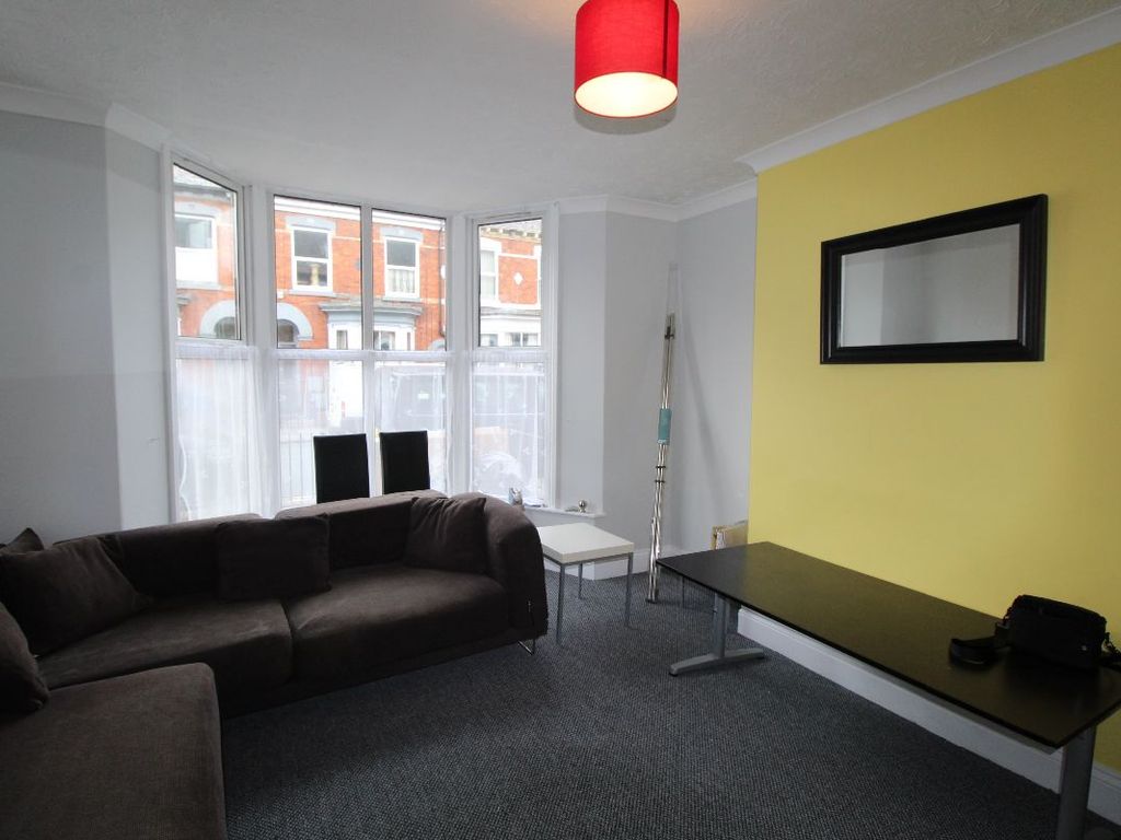 4 bed terraced house to rent in Morpeth Street, Hull HU3, £875 pcm Zoopla