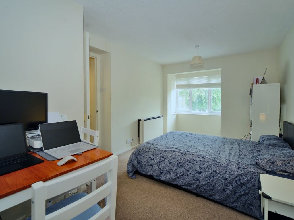 Studio for sale in Cotswold Way, Worcester Park, Surrey KT4, £200,000